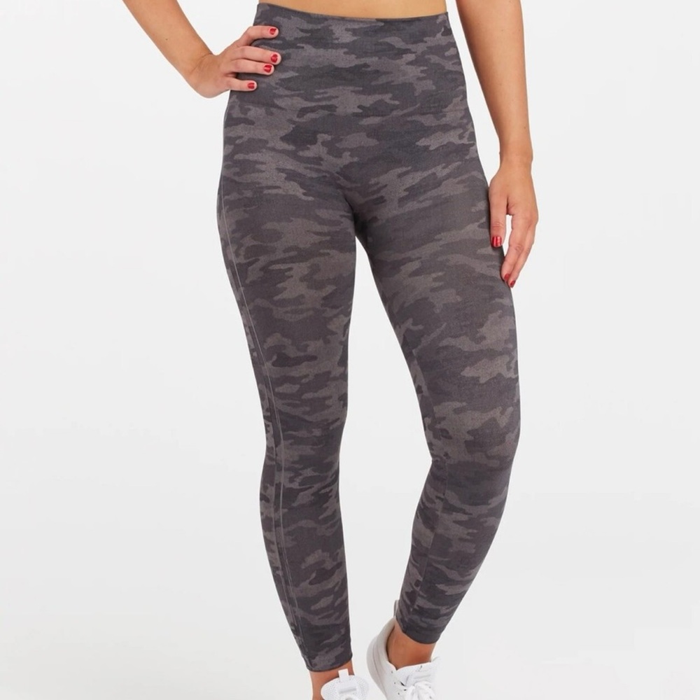 SPANX Look at Me Now Grey Camo Seamless Leggings Size Small No Front Seam Z16
